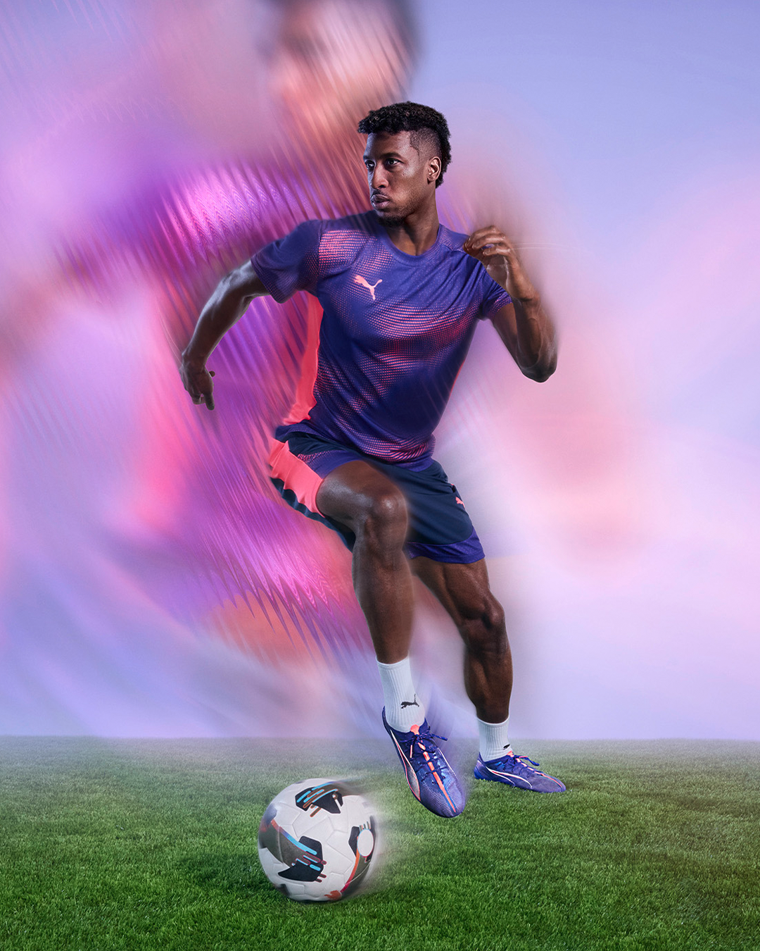 距榜首2分！十人巴萨4-1塞维 费尔明破门+直红莱万建功阿劳霍伤退.